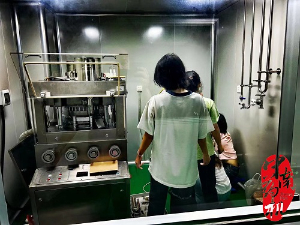中南藥機為湖南科技職院ZP-35旋轉式壓片機維護保養(yǎng)賽前培訓